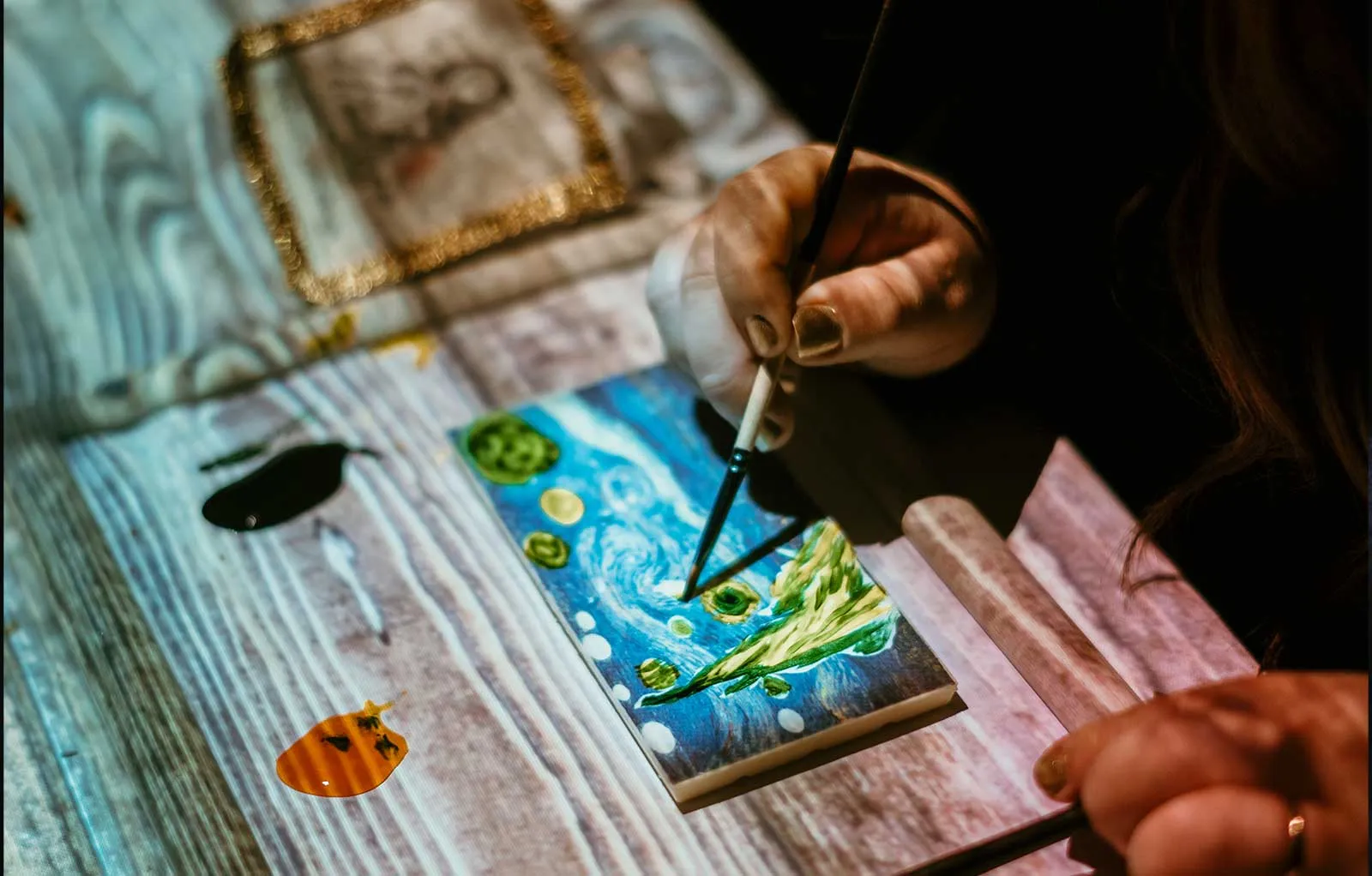 Guests painting Starry Night on the glowing table